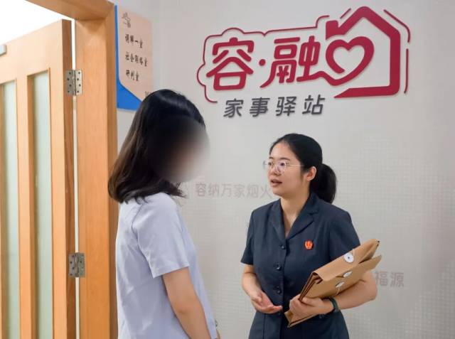 法官向一案件當事人釋法明理